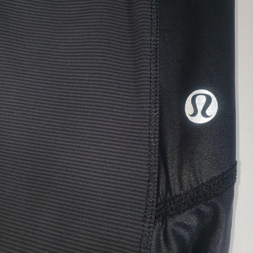 Lululemon Women’s Size 6 Legging Cut The Crop Pants Black Faux Leather 26" Waist - Picture 3 of 4